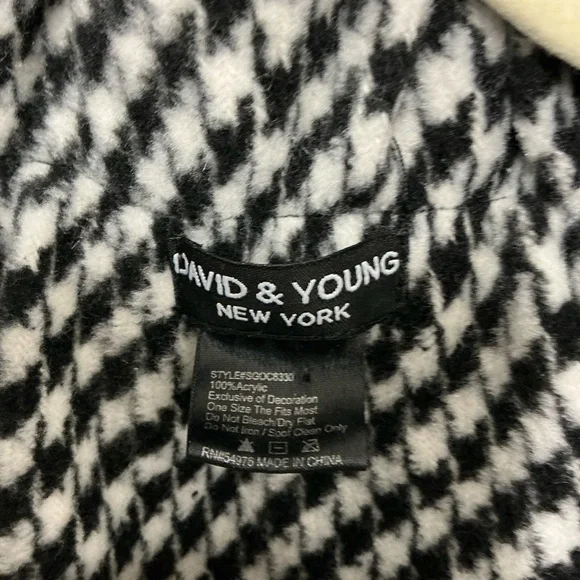 David & Young Black and White Houndstooth Cape - Picture 3 of 4